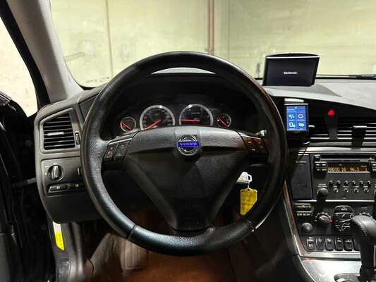 Volvo XC70 2.4 D5 Momentum -Automaat- 185pk 2007, 32-GFF-8 Youngtimer