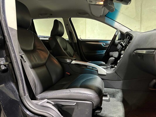 Volvo XC70 2.4 D5 Momentum -Automaat- 185pk 2007, 32-GFF-8 Youngtimer