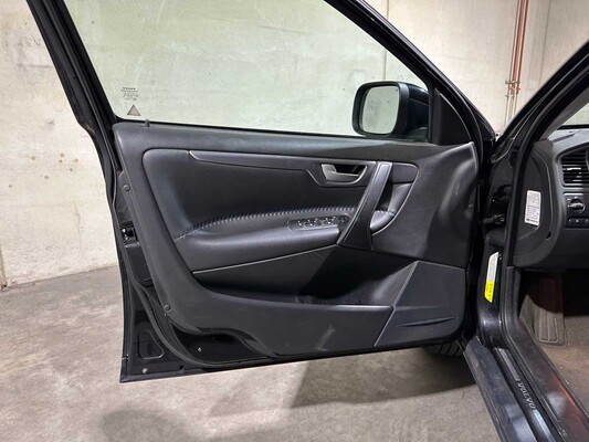 Volvo XC70 2.4 D5 Momentum -Automaat- 185pk 2007, 32-GFF-8 Youngtimer