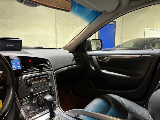 Volvo XC70 2.4 D5 Momentum -Automaat- 185pk 2007, 32-GFF-8 Youngtimer