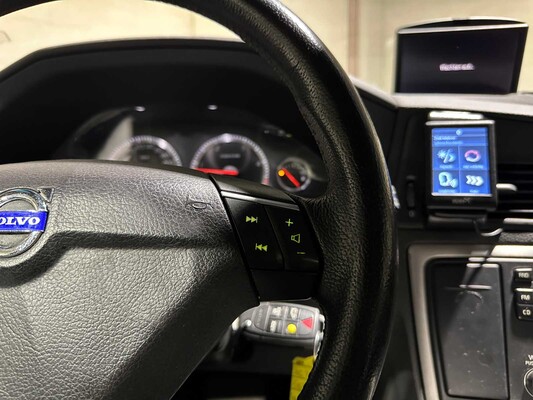 Volvo XC70 2.4 D5 Momentum -Automaat- 185pk 2007, 32-GFF-8 Youngtimer