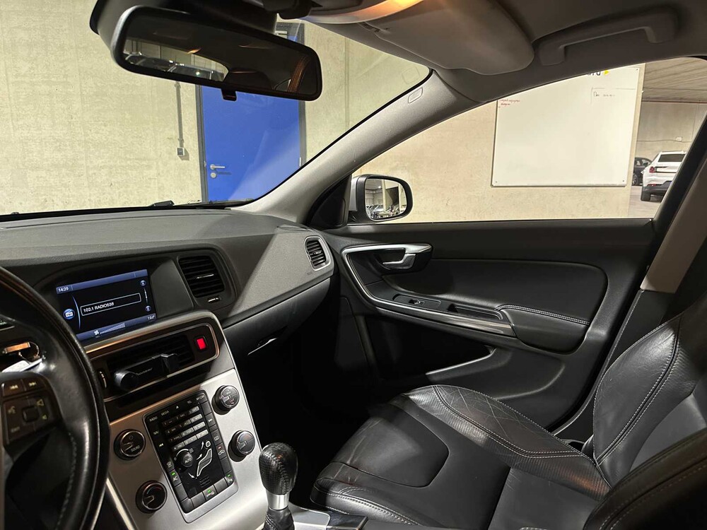 Volvo V60 1.6 T3 R-Design 150pk 2012 (Origineel-NL), 34-XLS-4