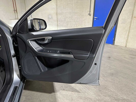 Volvo V60 1.6 T3 R-Design 150pk 2012 (Origineel-NL), 34-XLS-4