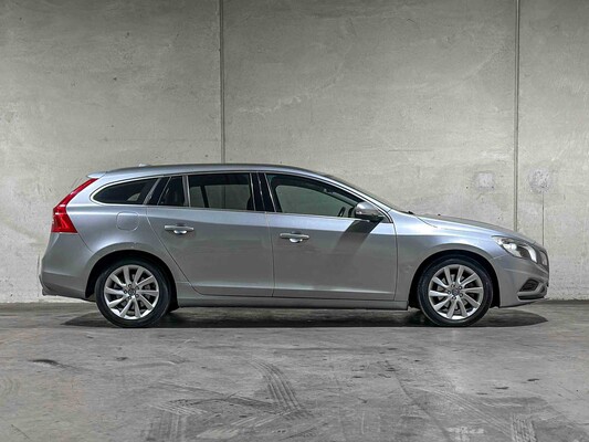 Volvo V60 1.6 T3 R-Design 150pk 2012 (Origineel-NL), 34-XLS-4