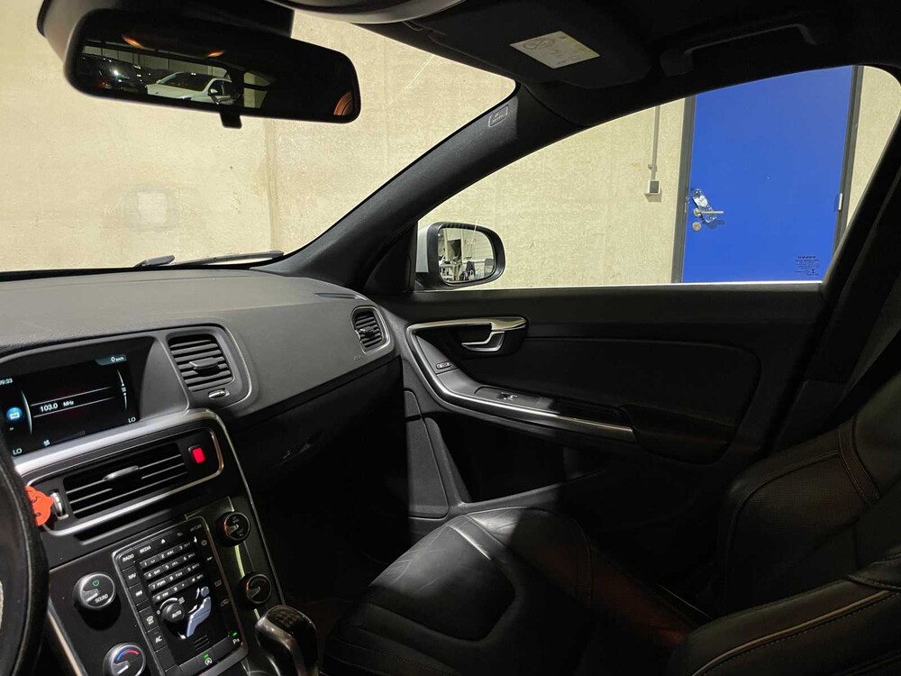 Volvo V60 2.0 D2 Summum 120pk 2015, XF-303-K