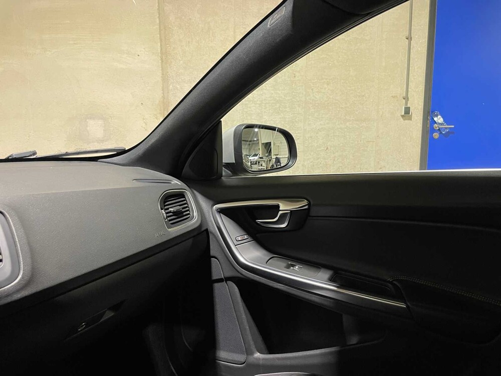 Volvo V60 2.0 D2 Summum 120pk 2015, XF-303-K