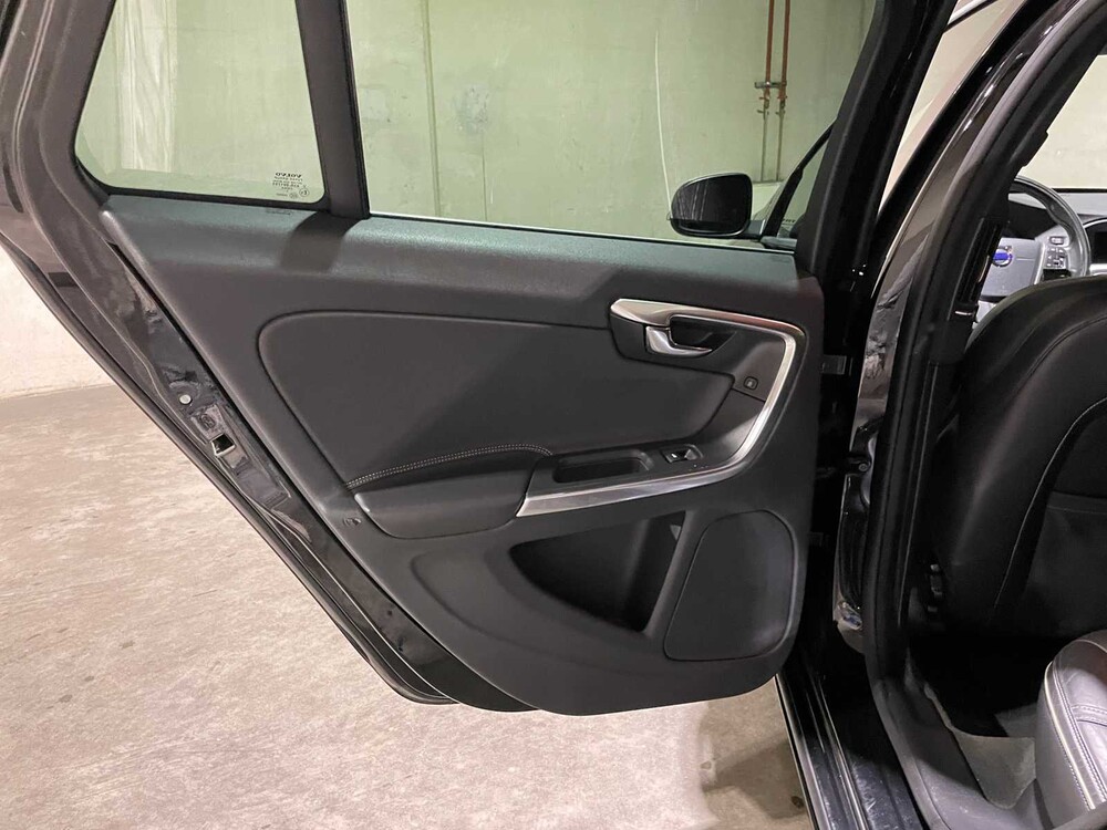 Volvo V60 2.0 D2 Summum 120pk 2015, XF-303-K