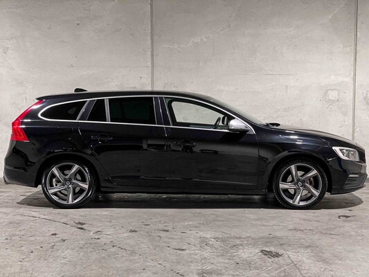 Volvo V60 2.0 D2 Summum 120pk 2015, XF-303-K