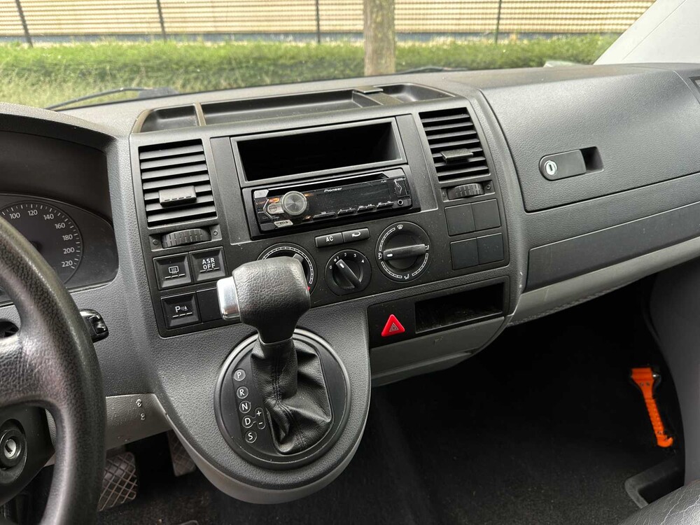 Volkswagen Transporter 2.5 TDI 340 Trendline DSG 5-Persoon 131pk 2009, 6-VDV-12