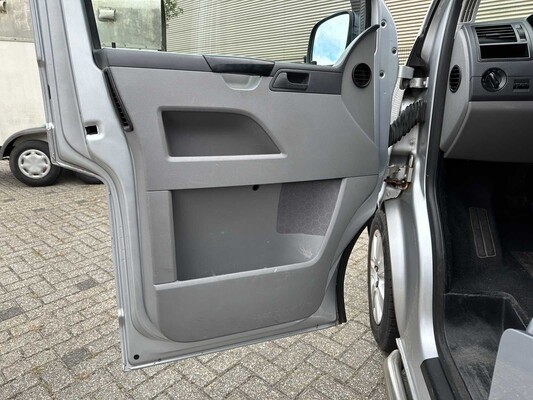 Volkswagen Transporter 2.5 TDI 340 Trendline DSG 5-Persoon 131pk 2009, 6-VDV-12