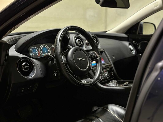 Jaguar XJ 3.0 D Premium Luxury 300hp 2016, RV-612-X