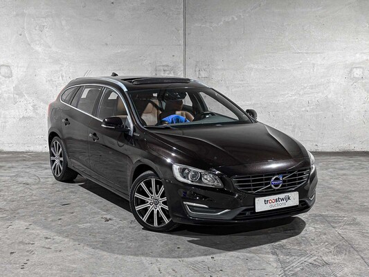 Volvo V60 2.4 D6 Twin Engine Summum 220hp 2015 Plug-In Hybrid, HR-946-F