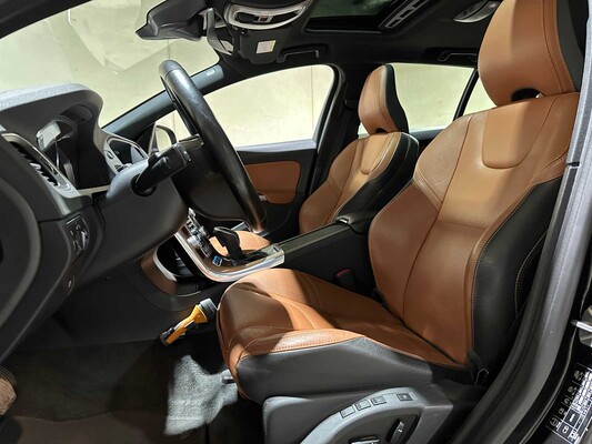 Volvo V60 2.4 D6 Twin Engine Summum 220hp 2015 Plug-In Hybrid, HR-946-F