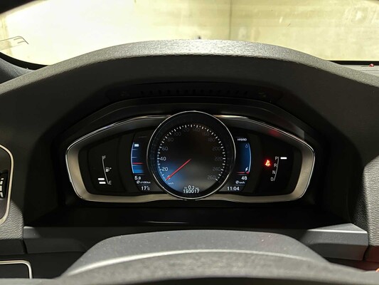 Volvo V60 2.4 D6 Twin Engine Summum 220hp 2015 Plug-In Hybrid, HR-946-F