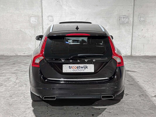 Volvo V60 2.4 D6 Twin Engine Summum 220hp 2015 Plug-In Hybrid, HR-946-F