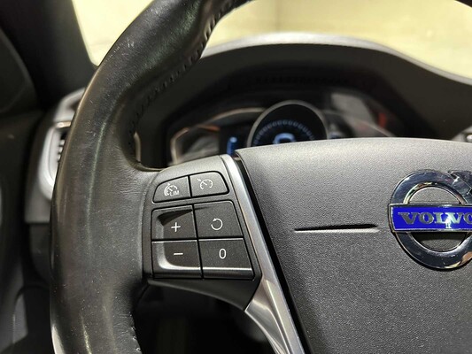Volvo V60 2.4 D6 Twin Engine Summum 220hp 2015 Plug-In Hybrid, HR-946-F
