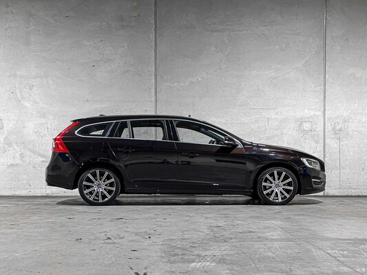 Volvo V60 2.4 D6 Twin Engine Summum 220hp 2015 Plug-In Hybrid, HR-946-F