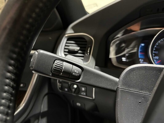 Volvo V60 2.4 D6 Twin Engine Summum 220hp 2015 Plug-In Hybrid, HR-946-F