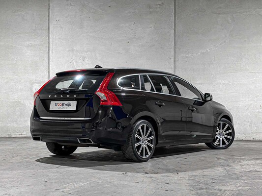 Volvo V60 2.4 D6 Twin Engine Summum 220hp 2015 Plug-In Hybrid, HR-946-F