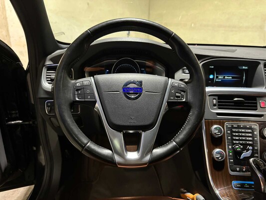Volvo V60 2.4 D6 Twin Engine Summum 220hp 2015 Plug-In Hybrid, HR-946-F