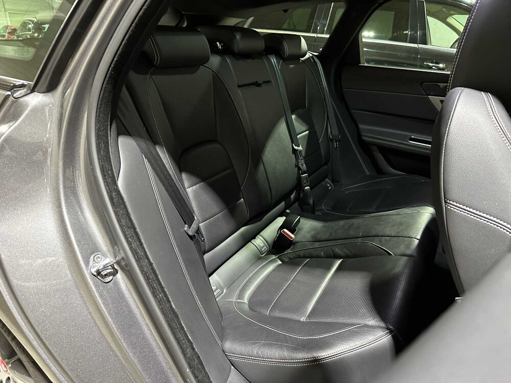 Jaguar XF Sportbrake 2.0d Portfolio 179pk 2017 (Origineel-NL), PZ-465-J