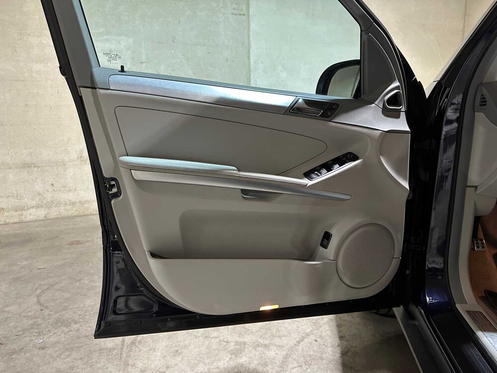 Mercedes-Benz ML500 5.0 V8 306pk 2006 M-klasse, K-267-VB Youngtimer