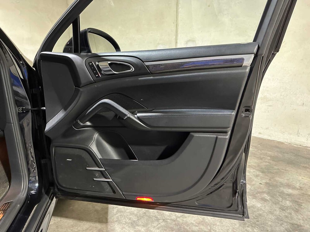 Porsche Cayenne Turbo 4.8 V8 500pk 2012, 8-SGB-44