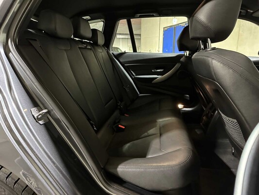 BMW 320i Automaat Centennial High Executive 184pk 2016 3-serie Touring, JR-371-D
