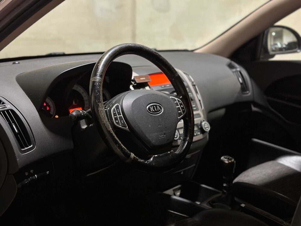 Kia cee'd Sporty Wagon 1.6 Business Edition 122pk 2008, 11-ZD-RF Youngtimer