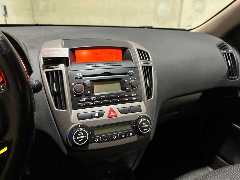 Kia cee'd Sporty Wagon 1.6 Business Edition 122pk 2008, 11-ZD-RF Youngtimer