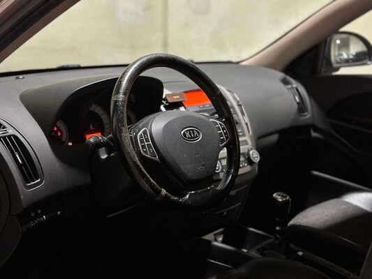 Kia cee'd Sporty Wagon 1.6 Business Edition 122pk 2008, 11-ZD-RF Youngtimer