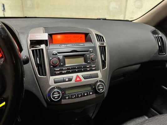 Kia cee'd Sporty Wagon 1.6 Business Edition 122pk 2008, 11-ZD-RF Youngtimer