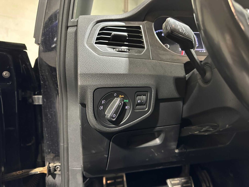 Volkswagen Golf Sportsvan 1.4 TSI Highline 125pk 2017, J-059-FG