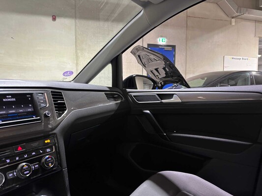 Volkswagen Golf Sportsvan 1.4 TSI Highline 125pk 2017, J-059-FG