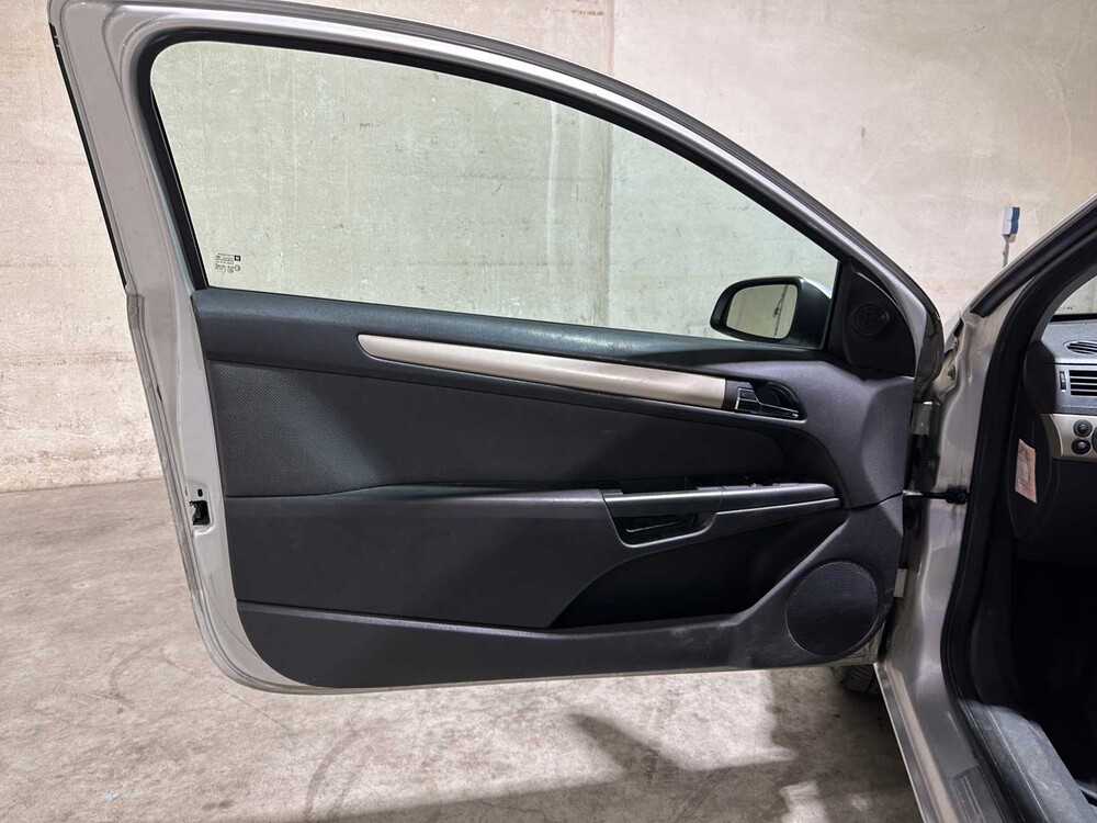 Opel Astra GTC 1.8 Temptation 140pk 2007, 88-XT-FZ Youngtimer