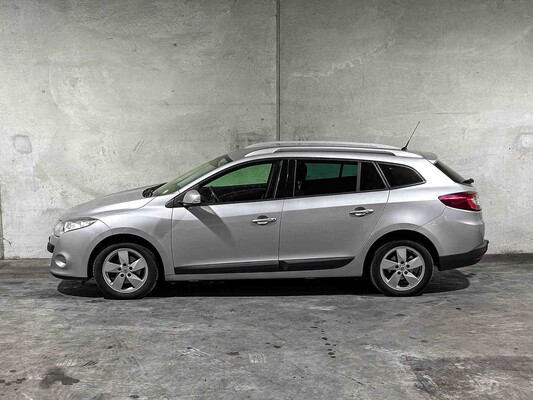 Renault Mégane Estate 1.9 dCi Dynamique 131pk 2010, 7-XNN-90