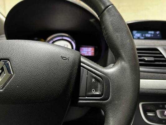 Renault Mégane Estate 1.9 dCi Dynamique 131pk 2010, 7-XNN-90