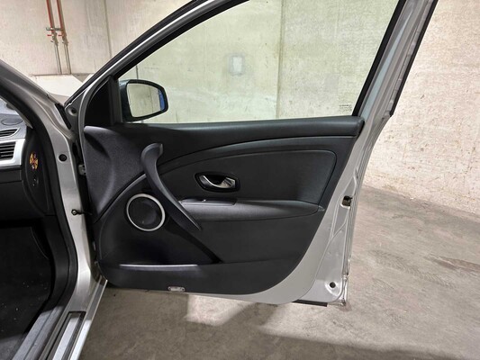 Renault Mégane Estate 1.9 dCi Dynamique 131pk 2010, 7-XNN-90