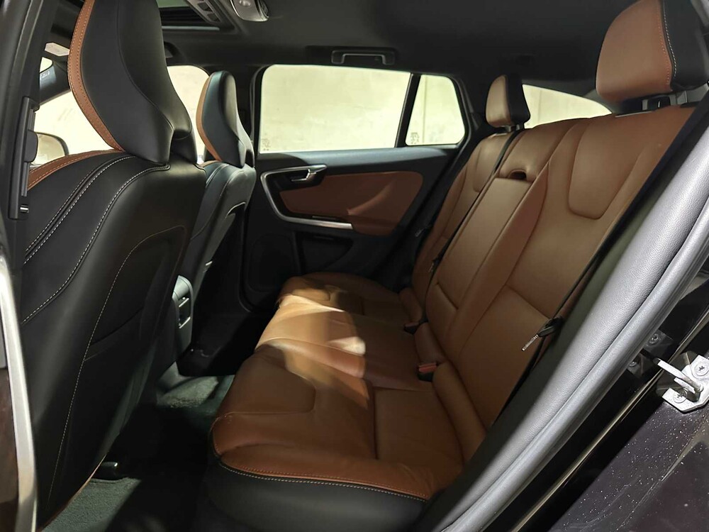 Volvo V60 2.4 D6 Twin Engine Summum 220pk 2015 Plug-In Hybrid, HR-946-F