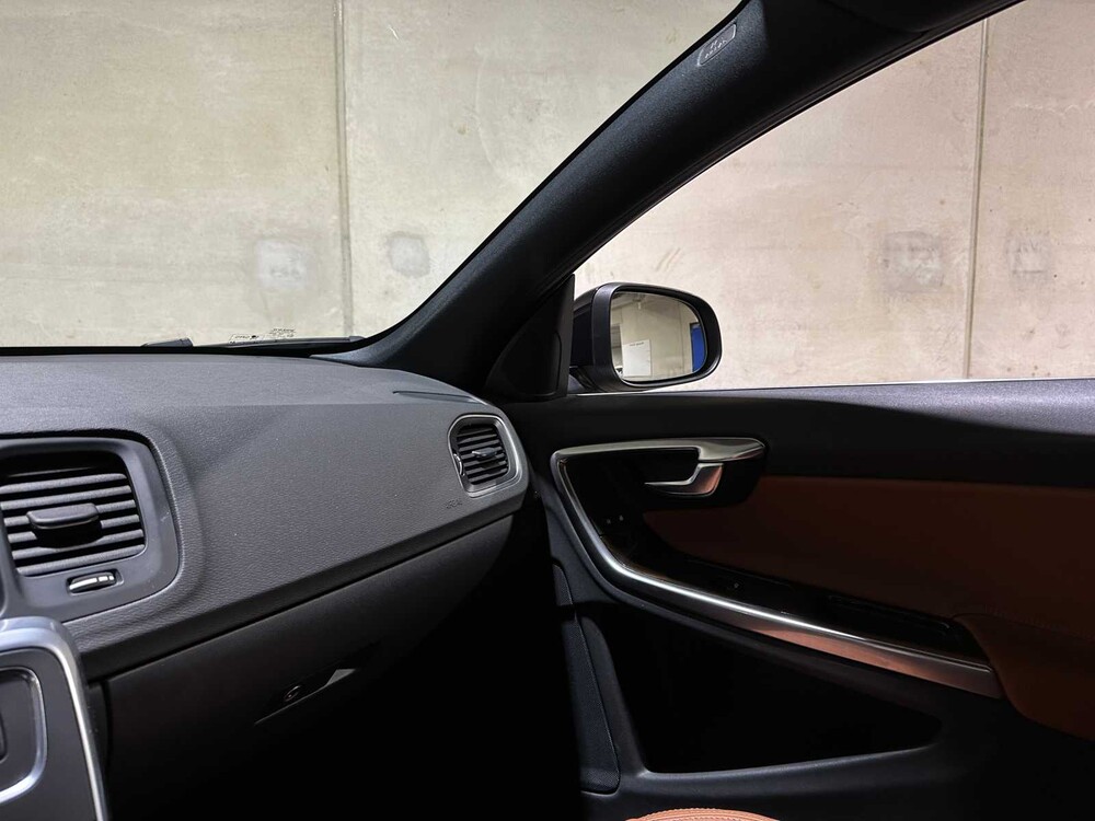 Volvo V60 2.4 D6 Twin Engine Summum 220pk 2015 Plug-In Hybrid, HR-946-F