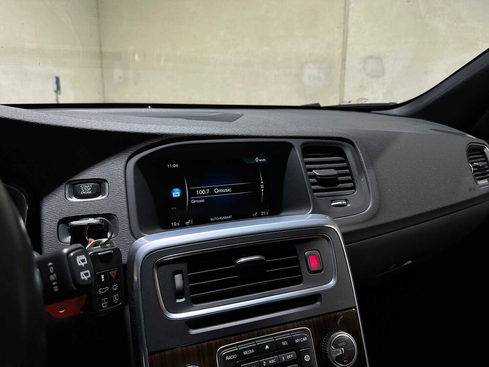 Volvo V60 2.4 D6 Twin Engine Summum 220pk 2015 Plug-In Hybrid, HR-946-F