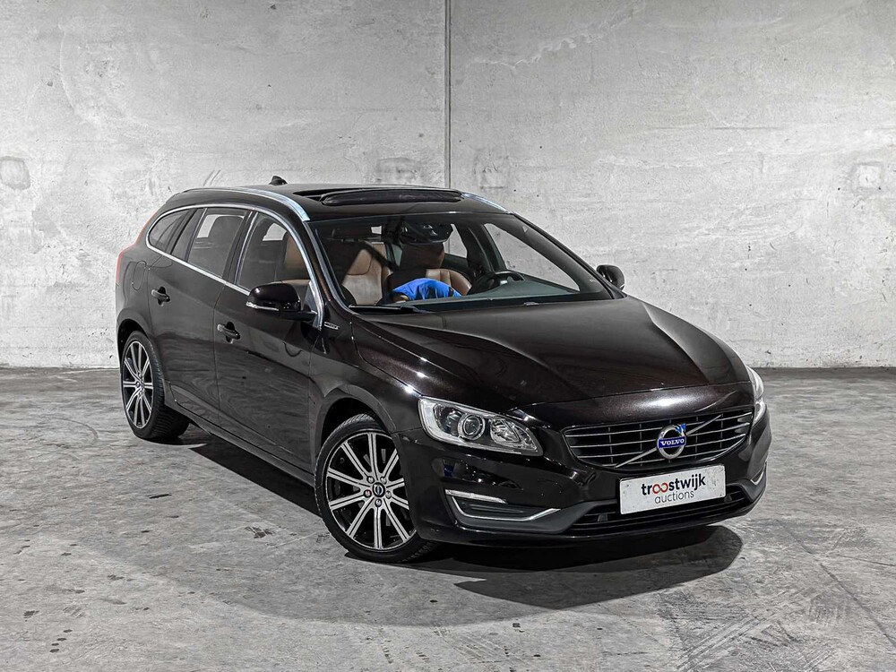 Volvo V60 2.4 D6 Twin Engine Summum 220pk 2015 Plug-In Hybrid, HR-946-F