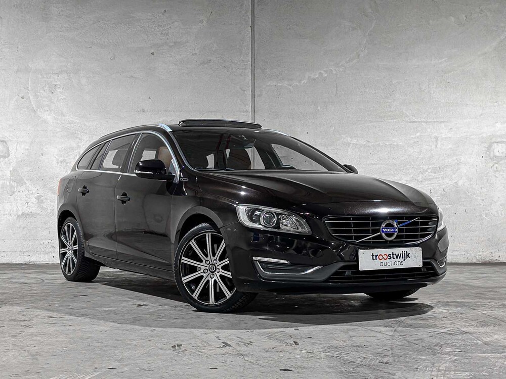 Volvo V60 2.4 D6 Twin Engine Summum 220pk 2015 Plug-In Hybrid, HR-946-F