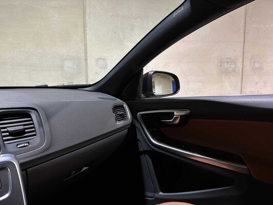 Volvo V60 2.4 D6 Twin Engine Summum 220pk 2015 Plug-In Hybrid, HR-946-F