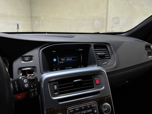 Volvo V60 2.4 D6 Twin Engine Summum 220pk 2015 Plug-In Hybrid, HR-946-F