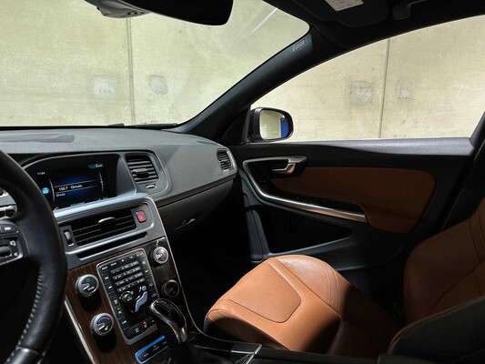 Volvo V60 2.4 D6 Twin Engine Summum 220pk 2015 Plug-In Hybrid, HR-946-F