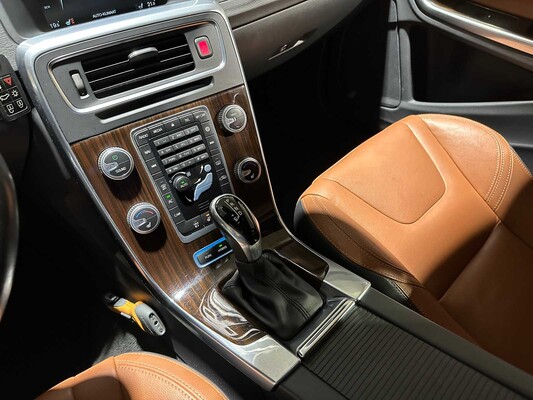 Volvo V60 2.4 D6 Twin Engine Summum 220pk 2015 Plug-In Hybrid, HR-946-F