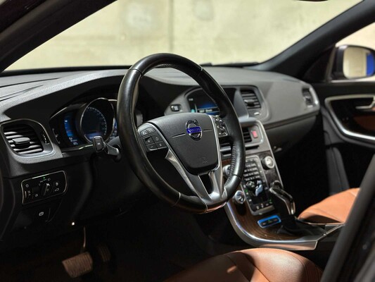 Volvo V60 2.4 D6 Twin Engine Summum 220pk 2015 Plug-In Hybrid, HR-946-F