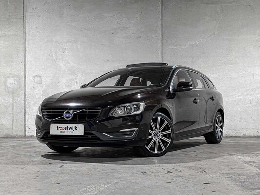 Volvo V60 2.4 D6 Twin Engine Summum 220pk 2015 Plug-In Hybrid, HR-946-F
