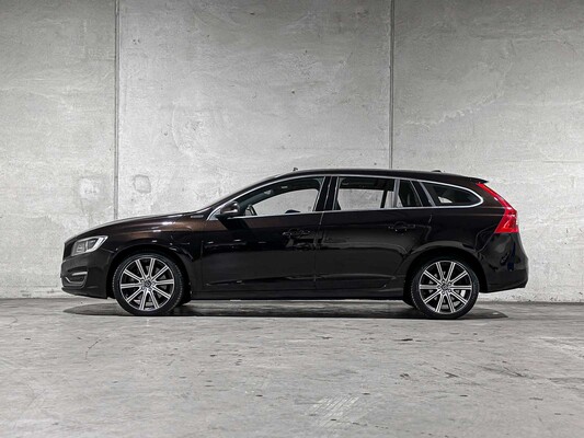 Volvo V60 2.4 D6 Twin Engine Summum 220pk 2015 Plug-In Hybrid, HR-946-F